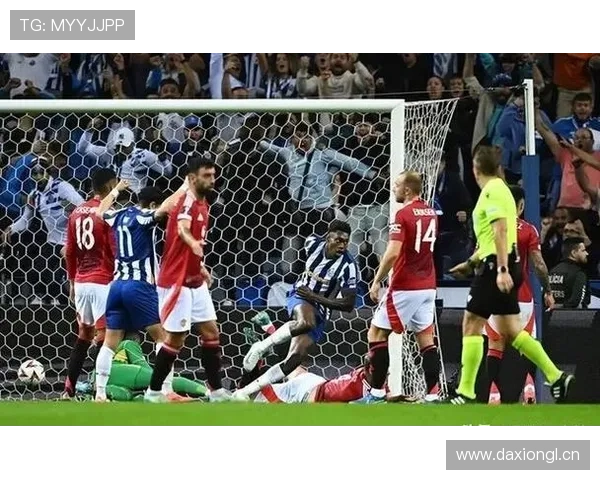 曼联近期防线失误频现，对球队联赛表现造成影响，引发多方争议